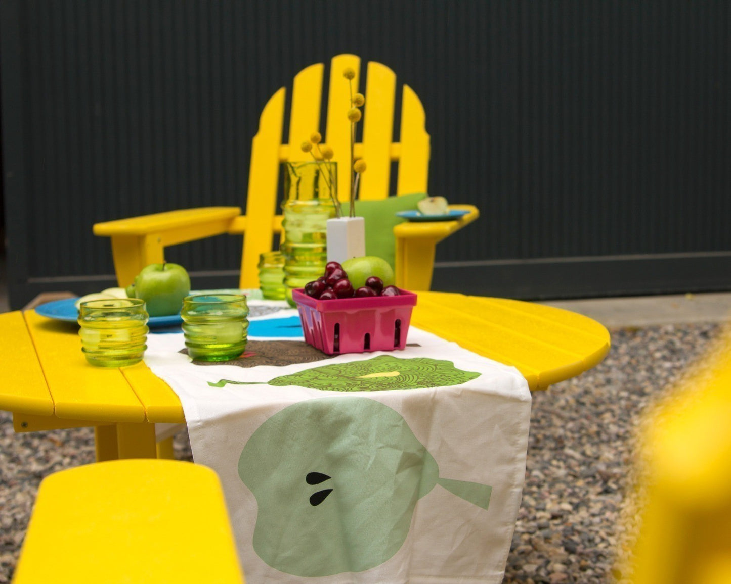 Polywood Round 38" Conversation Table